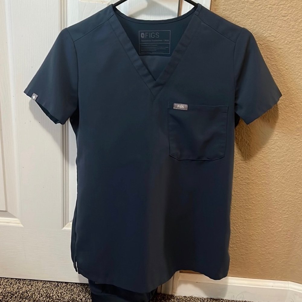 Figs Set Dark Harbor Joggers XS and one pocket top XXS